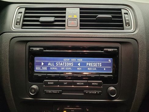 Used 2015 Volkswagen Jetta SE FWD image 25