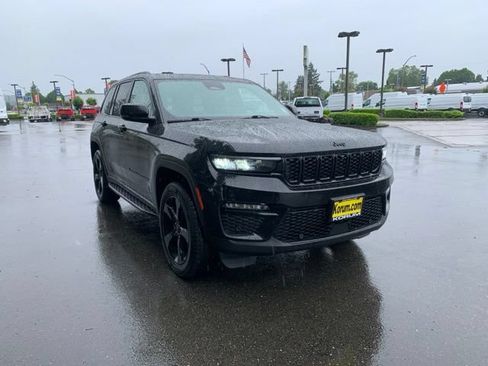 Used 2024 Jeep Grand Cherokee Limited w/ Luxury Tech Group II AWD/4WD image 9