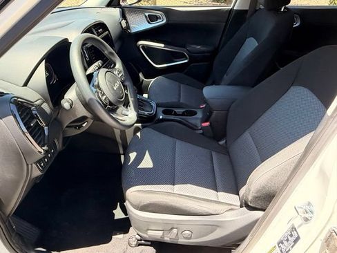 Used 2025 Kia Soul S FWD image 9