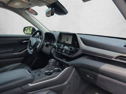 Used 2023 Toyota Highlander XLE image 22