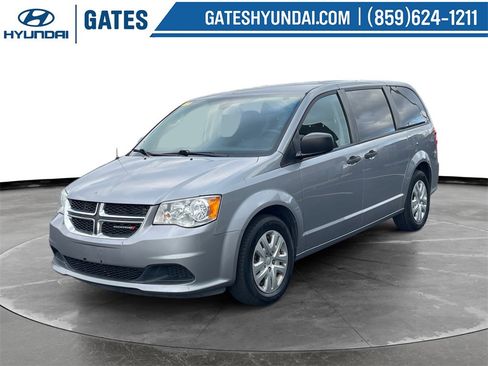 Used 2019 Dodge Grand Caravan SE w/ UConnect Hands-Free Group image 5