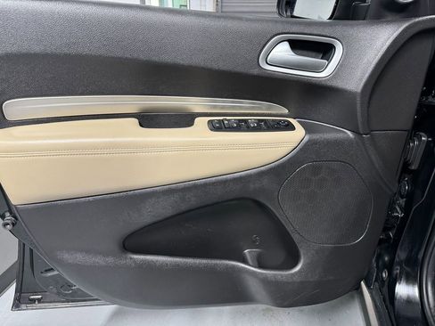 Used 2019 Dodge Durango SXT image 11
