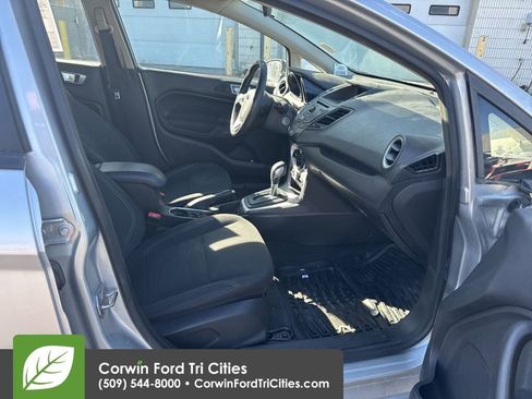 Used 2015 Ford Fiesta SE image 6