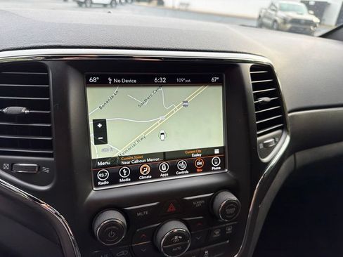 Used 2018 Jeep Grand Cherokee Laredo AWD/4WD image 15
