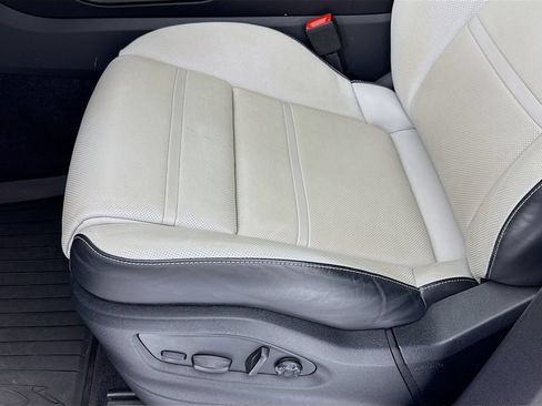 Certified 2024 Porsche Cayenne S AWD/4WD image 13