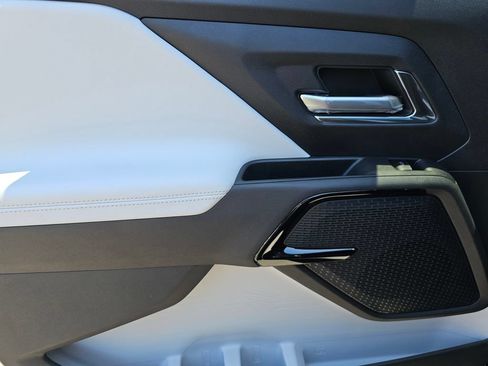 New 2026 Chevrolet Silverado EV 4x4 Crew Cab image 17