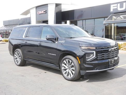 Used 2025 Chevrolet Suburban High Country AWD/4WD image 2
