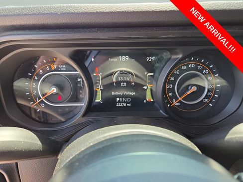 Used 2025 Jeep Gladiator Sport AWD/4WD image 17