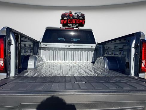 Used 2025 GMC Sierra 1500 SLT image 16