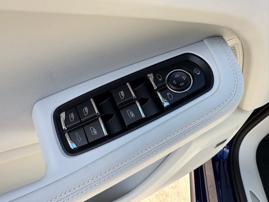 Certified 2026 Porsche Macan S AWD/4WD image 22
