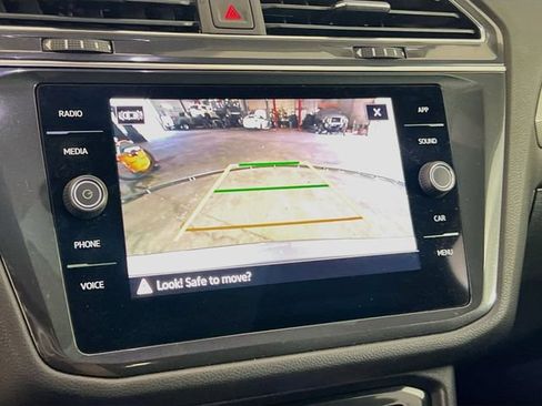 Used 2023 Volkswagen Tiguan SE FWD image 15