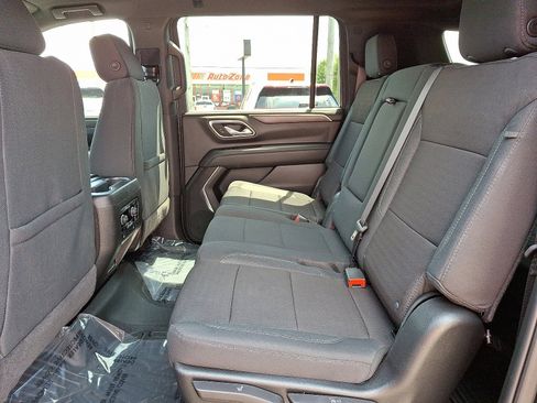 Used 2024 Chevrolet Suburban LS image 10