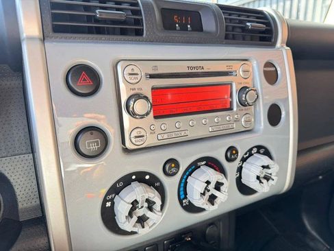 Used 2014 Toyota FJ Cruiser 4WD w/ Convenience Package image 16
