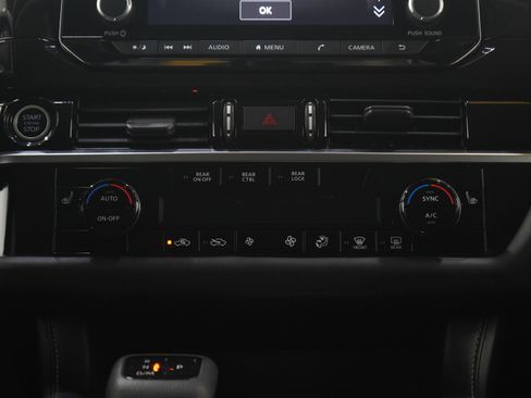 Used 2023 Nissan Pathfinder SV image 16