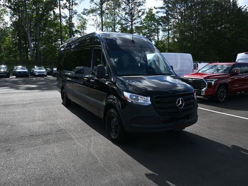 Used 2025 Mercedes-Benz Sprinter 2500 image 24