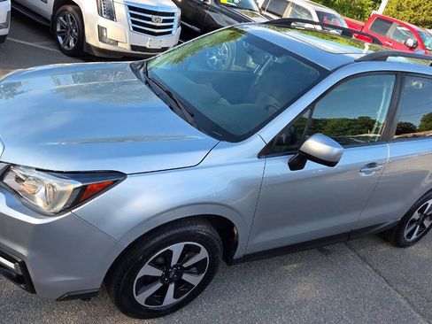 Used 2017 Subaru Forester 2.5i Premium AWD/4WD image 5