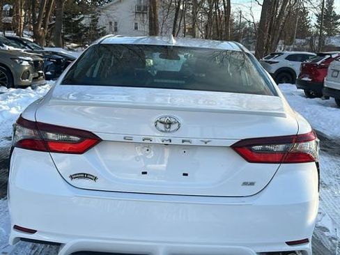 Used 2021 Toyota Camry SE image 7