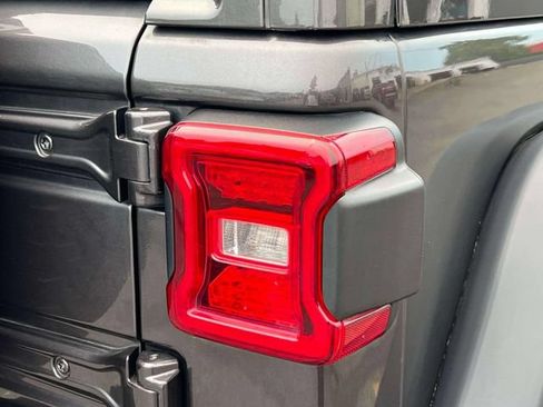 Used 2018 Jeep Wrangler Unlimited Rubicon AWD/4WD image 16