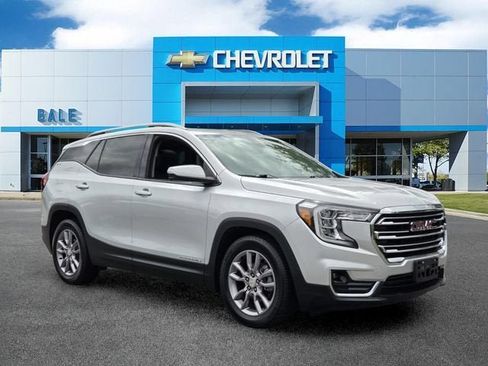 Used 2022 GMC Terrain SLT FWD image 1