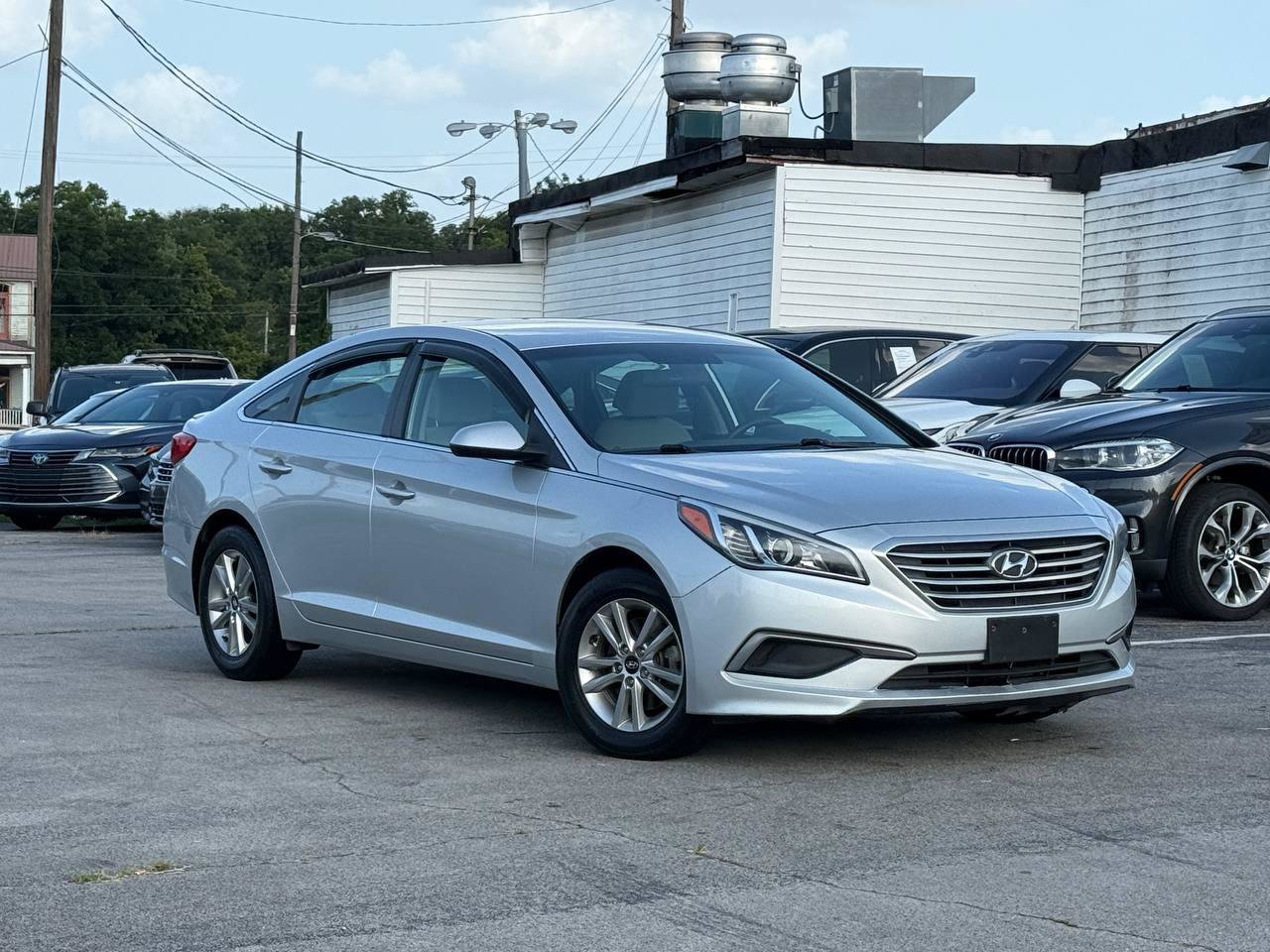 Used 2017 Hyundai Sonata SE FWD image 3