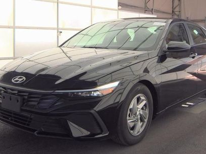 Used 2025 Hyundai Elantra SE