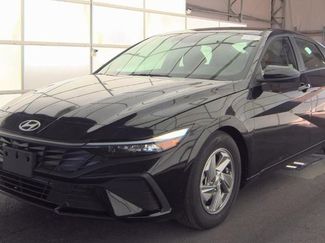 Used 2025 Hyundai Elantra SE video 1