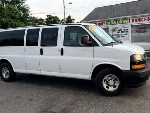 Used 2019 Chevrolet Express 3500 LS RWD image 9