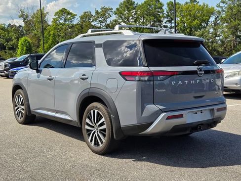 Used 2024 Nissan Pathfinder Platinum AWD/4WD image 3