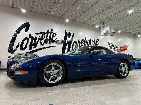 Used 2004 Chevrolet Corvette Coupe w/ Preferred Equipment Group RWD image 1