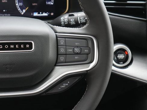 Used 2025 Jeep Wagoneer Series II image 17