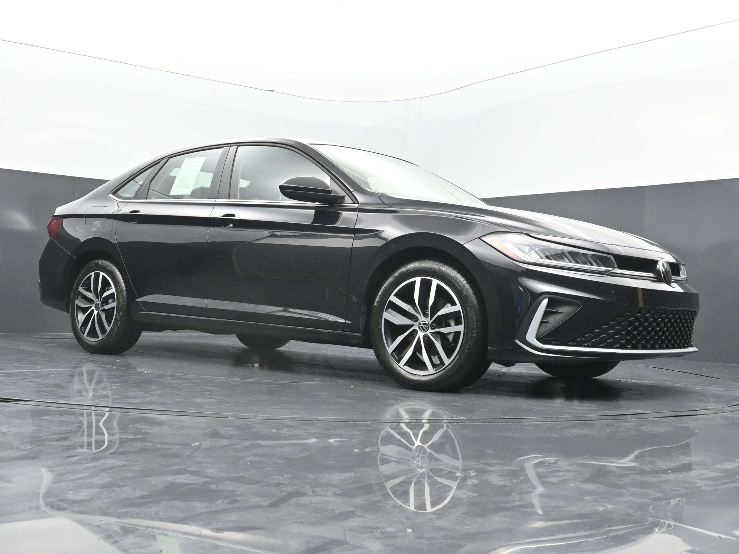Used 2026 Volkswagen Jetta SE FWD image 40