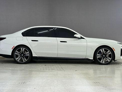 Certified 2024 BMW i7 xDrive60 AWD/4WD image 7