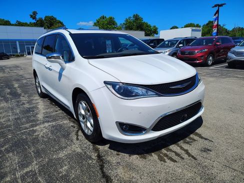 Used 2020 Chrysler Pacifica Limited w/ Advanced Safetytec Group FWD image 3