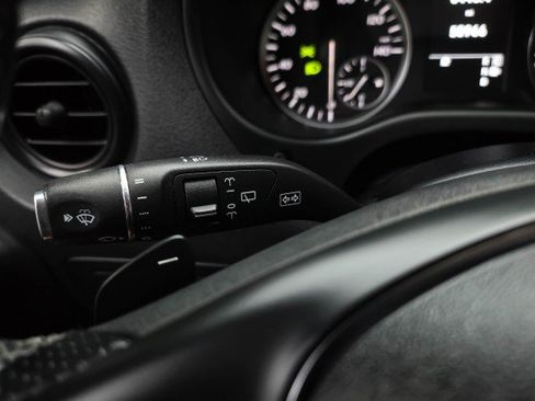 Used 2018 Mercedes-Benz Metris Passenger image 25
