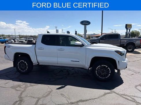 Used 2024 Toyota Tacoma TRD Sport AWD/4WD image 4