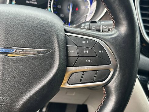 Used 2019 Chrysler Pacifica Touring-L Plus w/ Tire & Wheel Group image 14