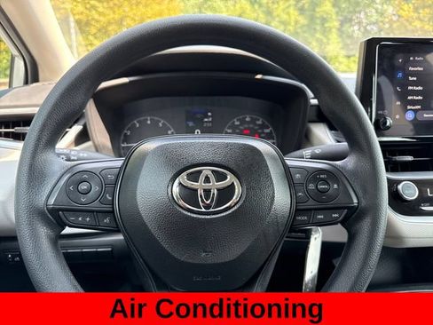 Used 2025 Toyota Corolla LE FWD image 16