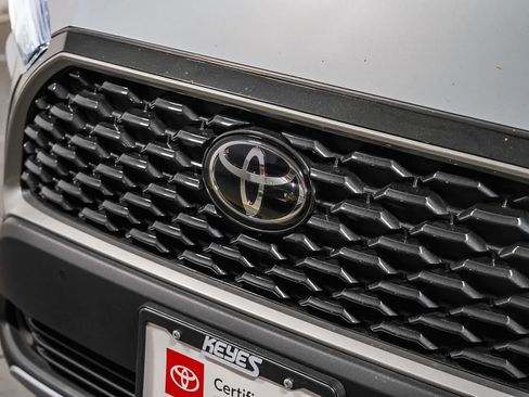 Certified 2025 Toyota Corolla Cross XLE FWD image 9