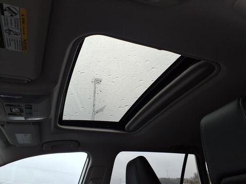 Used 2020 Toyota RAV4 XLE Premium image 15