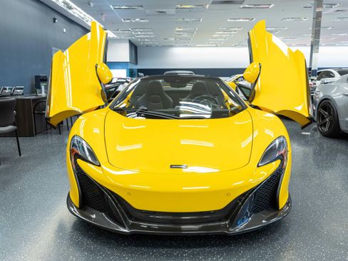 Used 2015 McLaren 650S Spider RWD image 17