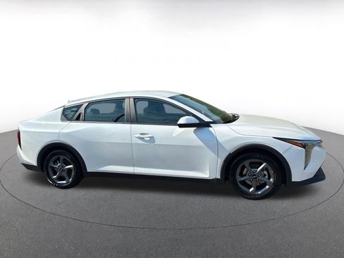 Used 2025 Kia K4 LXS image 8