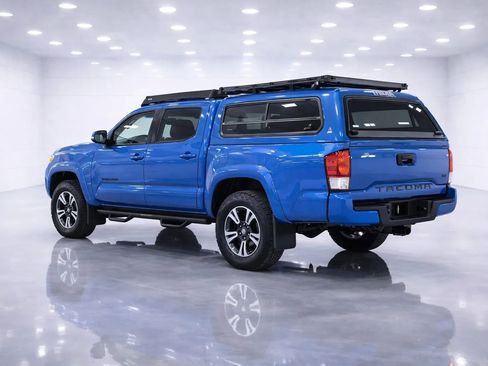 Used 2017 Toyota Tacoma TRD Sport w/ Premium & Technology Package image 3