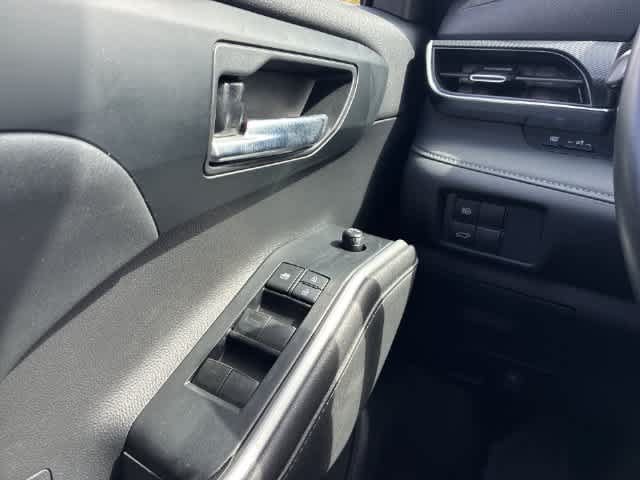 Used 2021 Toyota Highlander XSE FWD image 41