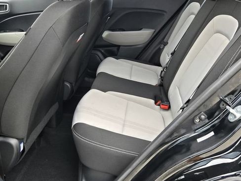 Used 2023 Hyundai Venue SEL FWD image 8