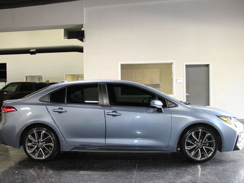 Used 2021 Toyota Corolla SE FWD image 2