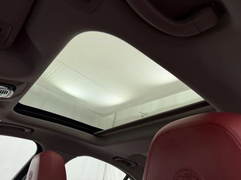 Used 2018 Alfa Romeo Giulia AWD image 11