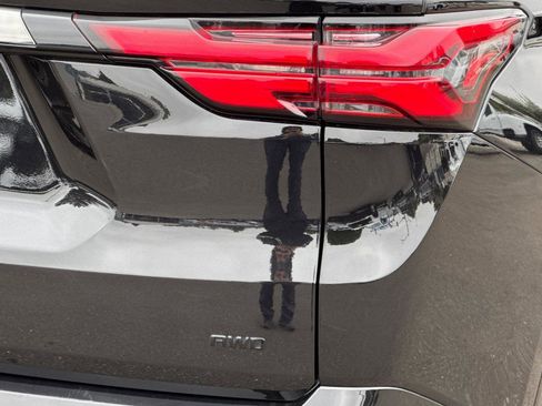 Used 2023 Chevrolet Traverse Premier w/ Redline Edition image 31