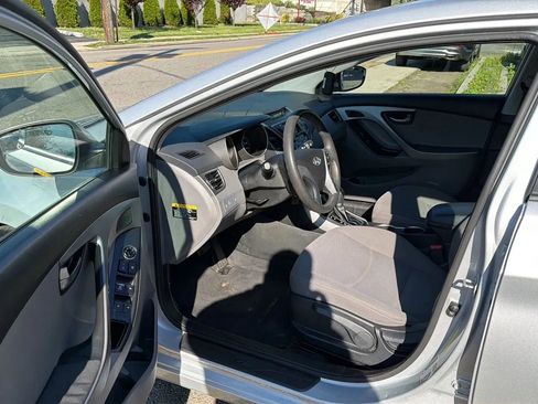 Used 2015 Hyundai Elantra SE FWD image 22