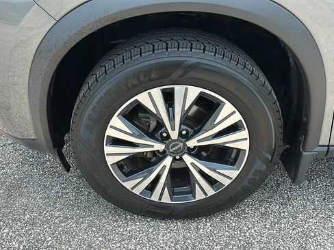 Certified 2022 Nissan Rogue SV image 8