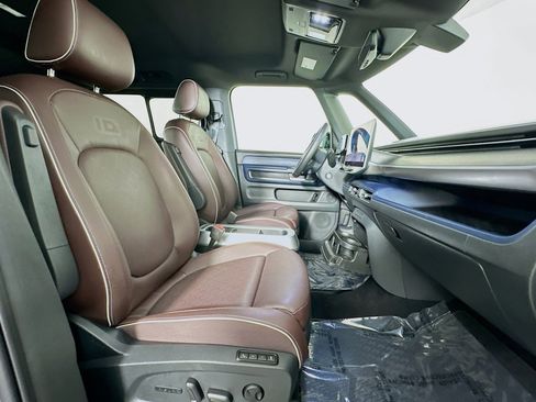 Used 2025 Volkswagen ID. Buzz Pro S Plus image 8